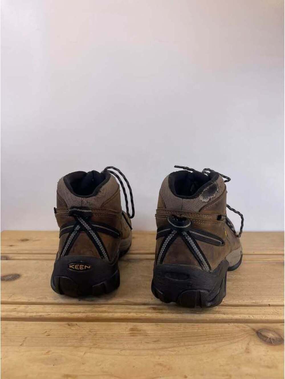 KEEN Targhee II Mid Waterproof Hiking Boots Men's Size 11 - Picture 5 of 10